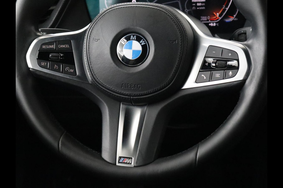 BMW 1-serie 118i Executive | Sport Line | Camera | Carplay | Sportstoelen | Live Cockpit | Navigatie | Full LED | Climate control | Sfeerverlichting | Cruise control | Park Assist | Bluetooth | Getint glas