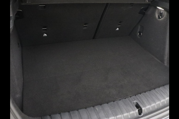 BMW 1-serie 118i Executive | Sport Line | Camera | Carplay | Sportstoelen | Live Cockpit | Navigatie | Full LED | Climate control | Sfeerverlichting | Cruise control | Park Assist | Bluetooth | Getint glas