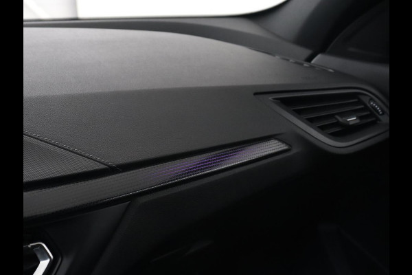 BMW 1-serie 118i Executive | Sport Line | Camera | Carplay | Sportstoelen | Live Cockpit | Navigatie | Full LED | Climate control | Sfeerverlichting | Cruise control | Park Assist | Bluetooth | Getint glas