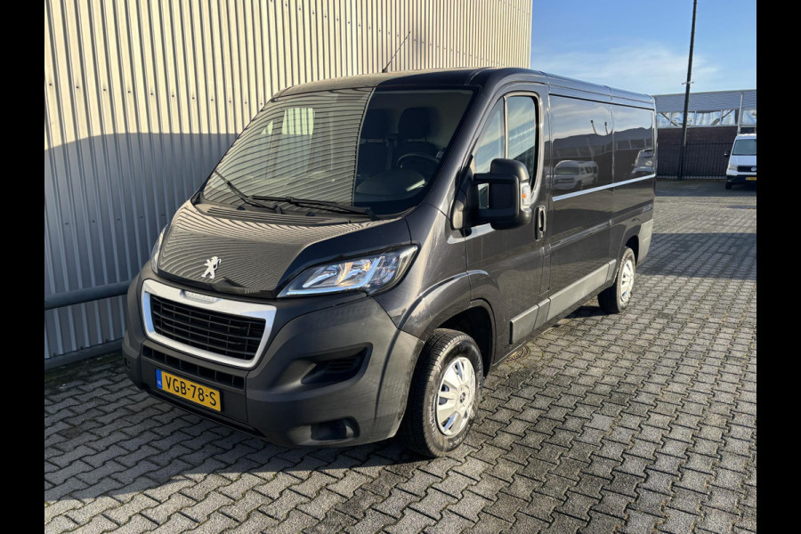 Peugeot Boxer 330 2.2 BlueHDi 140 L2H1*A/C*CRUISE*NAVI*HAAK*3PER