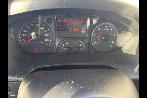 Peugeot Boxer 330 2.2 BlueHDi 140 L2H1*A/C*CRUISE*NAVI*HAAK*3PER