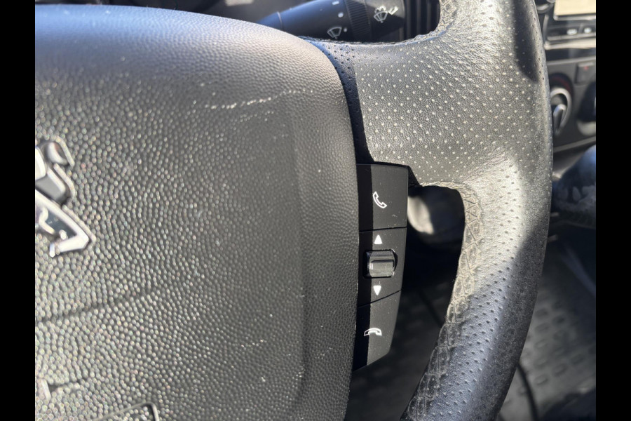 Peugeot Boxer 330 2.2 BlueHDi 140 L2H1*A/C*CRUISE*NAVI*HAAK*3PER