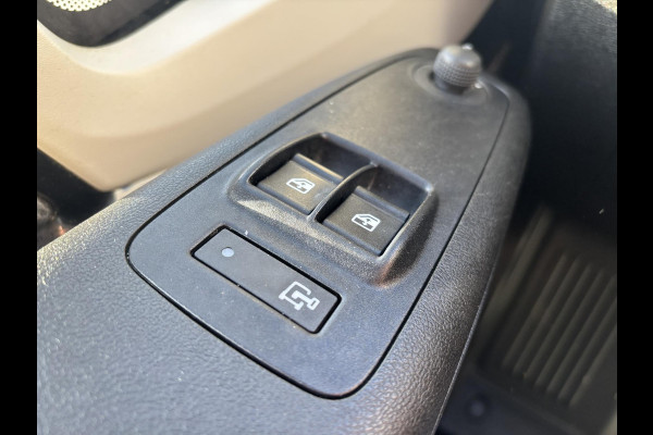 Peugeot Boxer 330 2.2 BlueHDi 140 L2H1*A/C*CRUISE*NAVI*HAAK*3PER