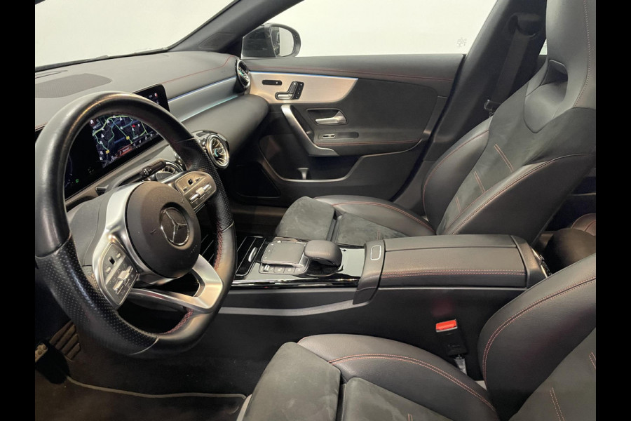 Mercedes-Benz CLA-Klasse Shooting Brake 250 e Business Solution AMG Limited Panoramadak Navigatie Apple Carplay/Android Auto Camera Parkeersensoren Elektrische achterklep Elektrische stoelen en verwarmd Virtual Cockpit Climate Control