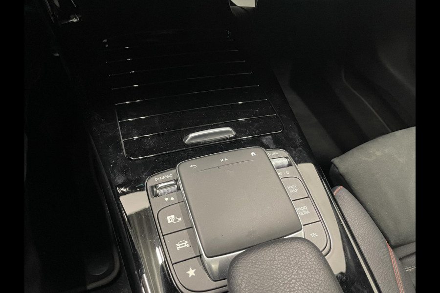 Mercedes-Benz CLA-Klasse Shooting Brake 250 e Business Solution AMG Limited Panoramadak Navigatie Apple Carplay/Android Auto Camera Parkeersensoren Elektrische achterklep Elektrische stoelen en verwarmd Virtual Cockpit Climate Control