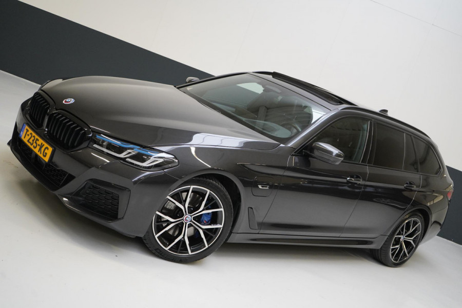 BMW 5 Serie Touring 530e Business Edition Plus | SoH 98% | Leder | Panoramadak | Trekhaak | Memory | Head-Up | M-Sportpakket