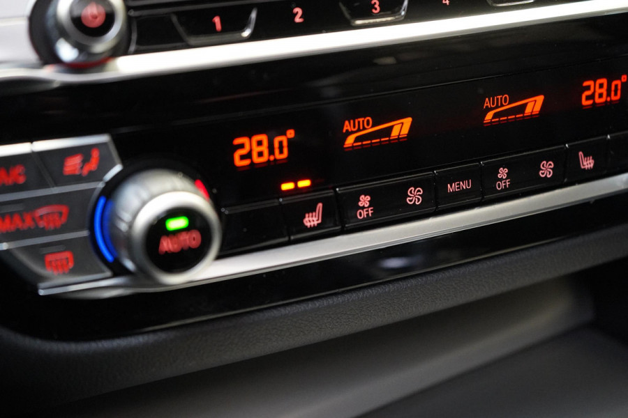 BMW 5 Serie Touring 530e Business Edition Plus | SoH 98% | Leder | Panoramadak | Trekhaak | Memory | Head-Up | M-Sportpakket