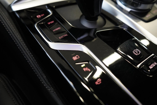 BMW 5 Serie Touring 530e Business Edition Plus | SoH 98% | Leder | Panoramadak | Trekhaak | Memory | Head-Up | M-Sportpakket