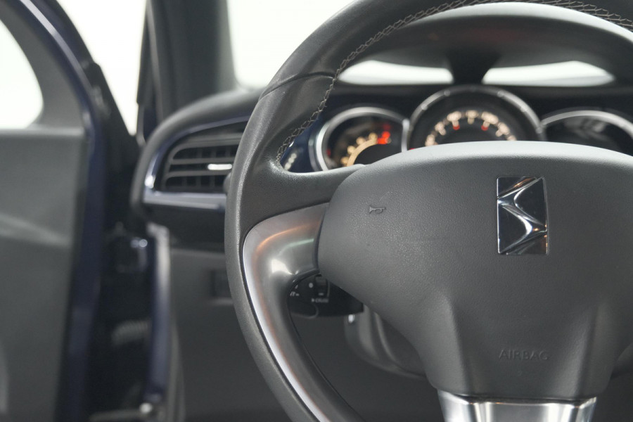 DS DS 3 PureTech 110 So Chic | Camera | Navigatie | Parkeersensoren | Climate Control