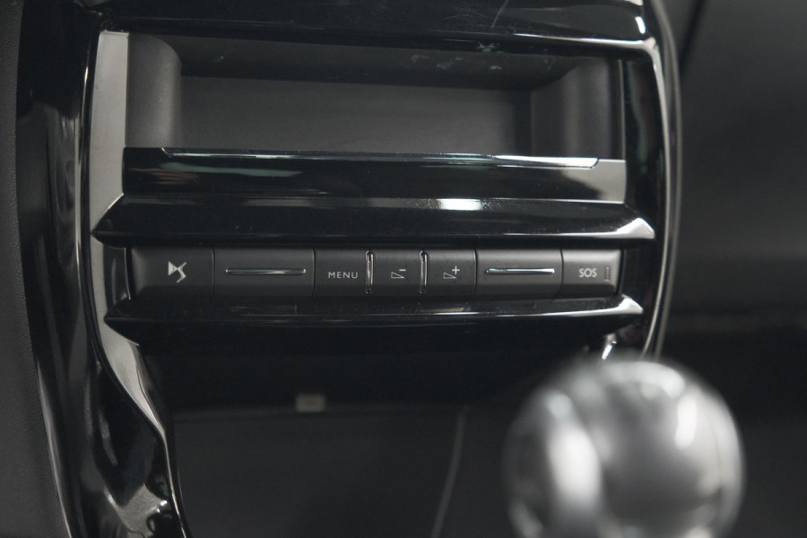 DS DS 3 PureTech 110 So Chic | Camera | Navigatie | Parkeersensoren | Climate Control