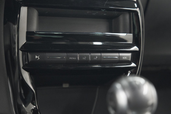 DS DS 3 PureTech 110 So Chic | Camera | Navigatie | Parkeersensoren | Climate Control