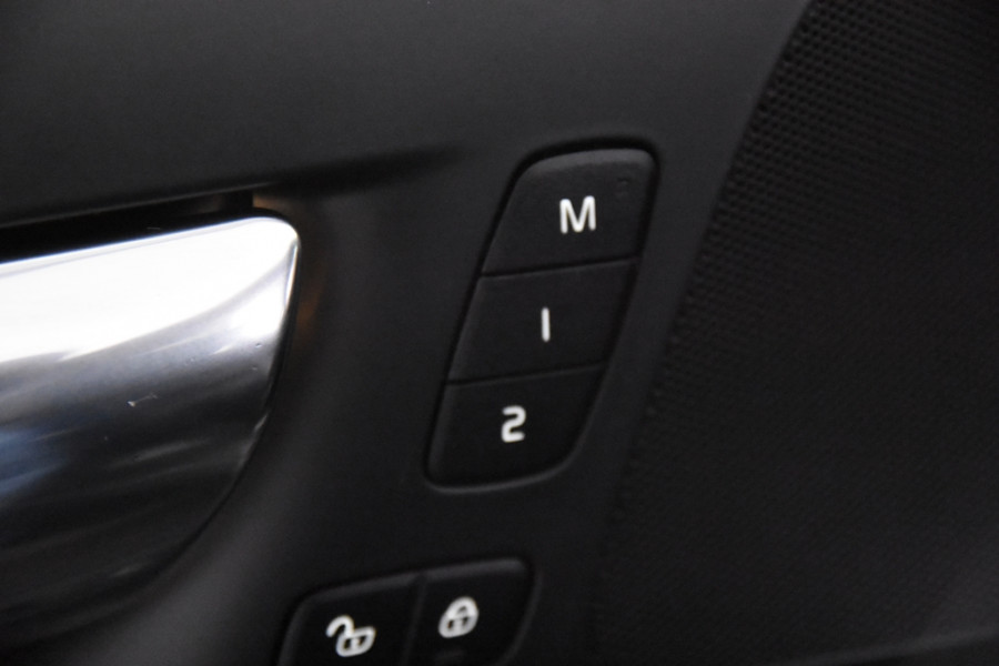 Volvo V60 2.0 T8 Recharge AWD Inscription *Panoramadak*Full Options*