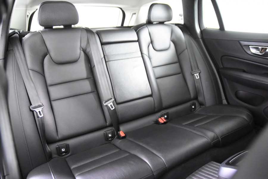 Volvo V60 2.0 T8 Recharge AWD Inscription *Panoramadak*Full Options*