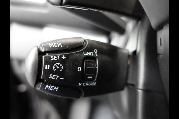 Opel Vivaro 145pk Automaat Dubbele cabine L3H1 Edition Navigatie Cruise Trekhaak Airco