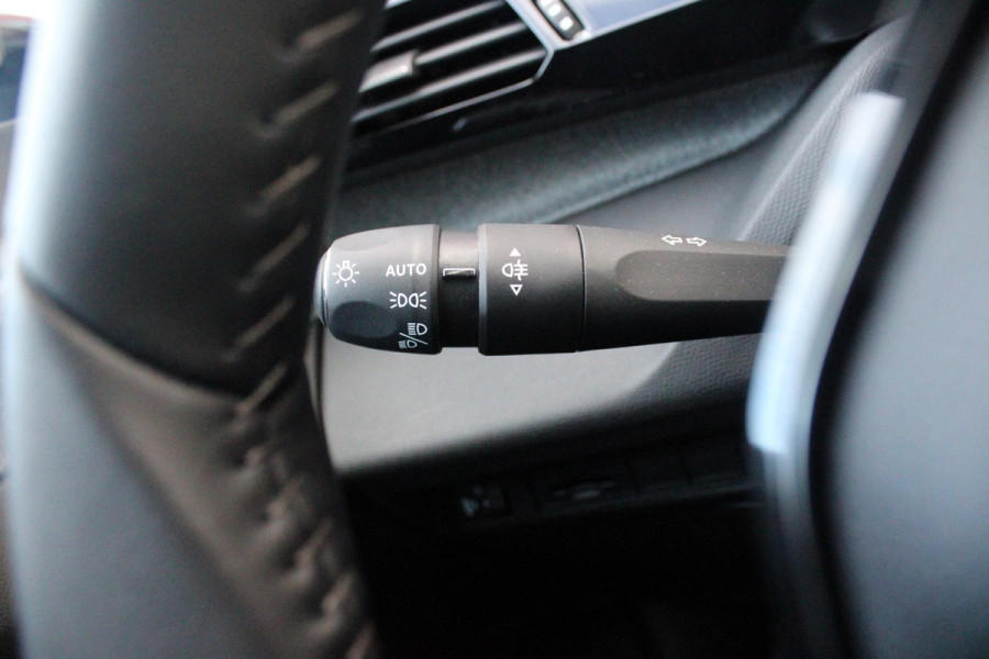 Peugeot 308 1.2 Hybrid 145PK E-DCS6 Allure | AGR STOEL | STOEL EN STUUR VEWARMING | KEYLESS ENTRY/START | DRAADLOZE APPLE CARPLAY/ANDROID AUTO | NAVIGATIE | CLIMATE CONTROL | LICHTMETALEN VELGEN 17" | LED KOPLAMPEN | ACHTERUITRIJCAMERAA | ADAPTIVE CRUISE CONTROL | DRAADLOZE TELEFOONLADER |