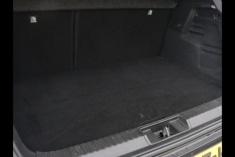 Renault Captur E-TECH Plug-in Hybrid Intens | 360 camera | Carplay | Park Assist | Navigatie | Keyless | Full LED | Climate control | Cruise control | PHEV