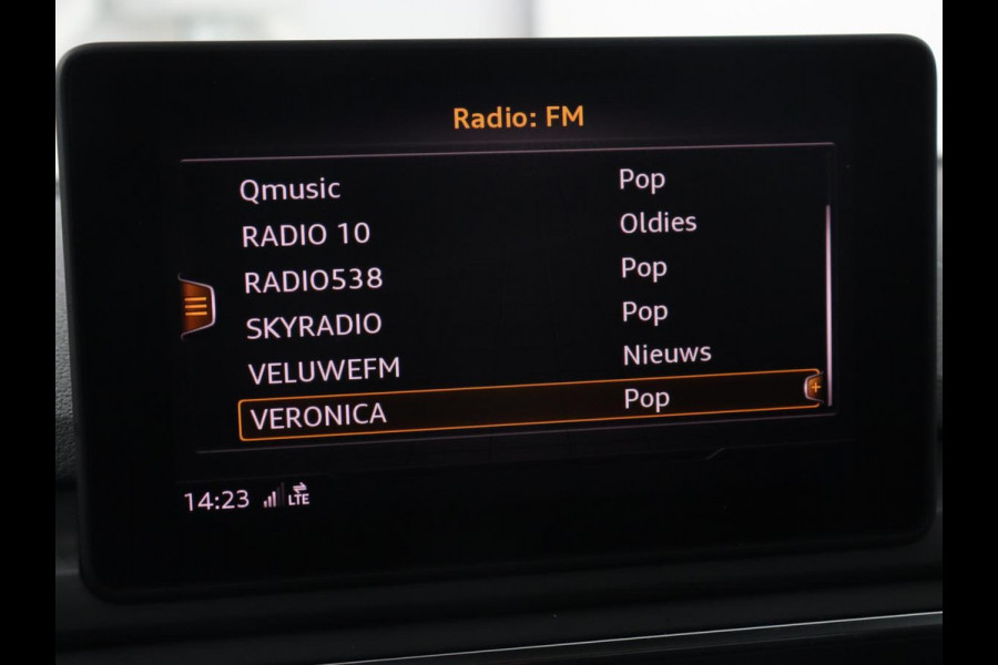 Audi A5 40 TFSI Sport S-Line edition | Carplay | Sportstoelen | Full LED | Half leder | Navigatie | Parkeerhulp | Cruise control | Bluetooth | Climate control | Sportstuur