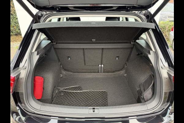 Volkswagen Tiguan 1.5 TSI Elegance | Trekhaak | ACC | IQ Light | DAB+ | HUD | 18 inch