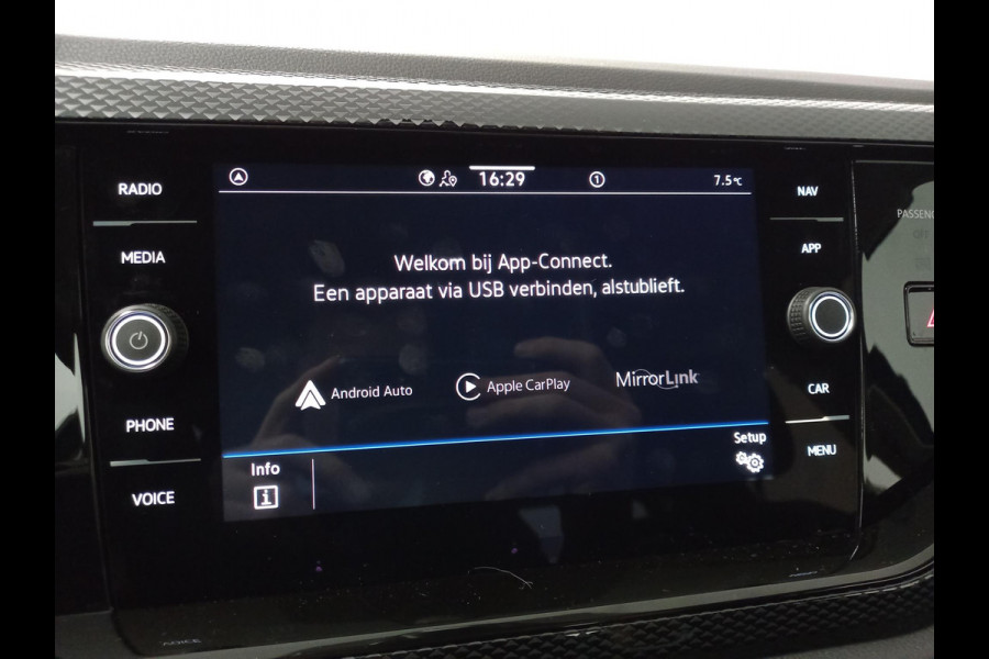 Volkswagen Polo 1.0 TSI Life DSG Nieuw model ! | Navigatie | Apple Carplay/Android | Digitale Cockpit | Airco | Parkeer sensoren V+A | LED | Lichtmetalen Velgen