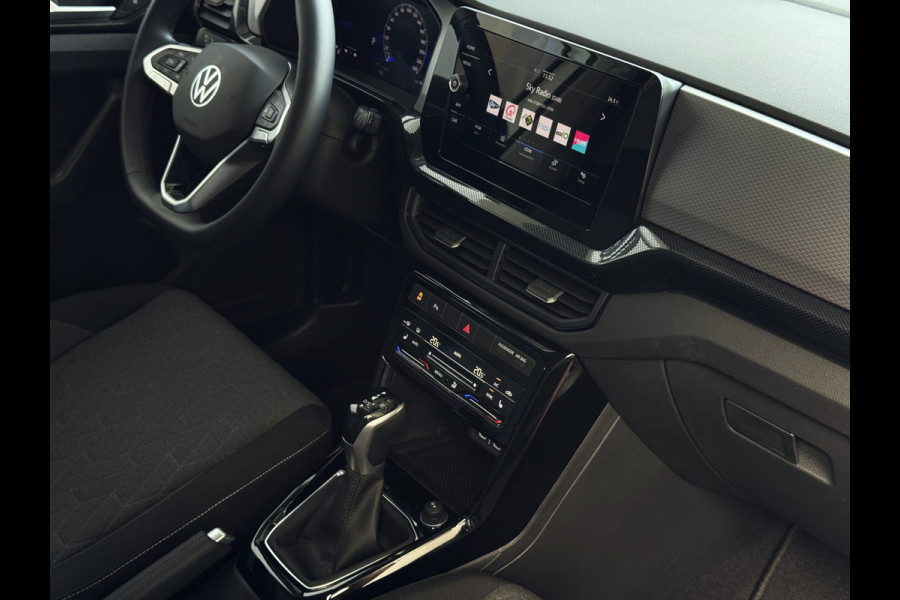 Volkswagen T-Cross 2.056KM! 116PK (18'' R-LINE LMV) AFN.TREKHAAK CAMERA VIR.COCKPIT STOELVERW. ADAP.CRUISE LMV CARPLAY 2025 "Volkswagen rijden begint bij Topautos.nl – 75 topmodellen direct op voorraad!"