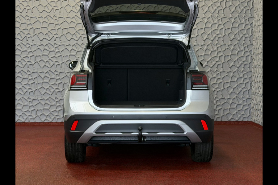 Volkswagen T-Cross 2.056KM! 116PK (18'' R-LINE LMV) AFN.TREKHAAK CAMERA VIR.COCKPIT STOELVERW. ADAP.CRUISE LMV CARPLAY 2025 "Volkswagen rijden begint bij Topautos.nl – 75 topmodellen direct op voorraad!"
