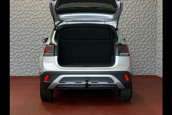Volkswagen T-Cross 2.056KM! 116PK (18'' R-LINE LMV) AFN.TREKHAAK CAMERA VIR.COCKPIT STOELVERW. ADAP.CRUISE LMV CARPLAY 2025 "Volkswagen rijden begint bij Topautos.nl – 75 topmodellen direct op voorraad!"