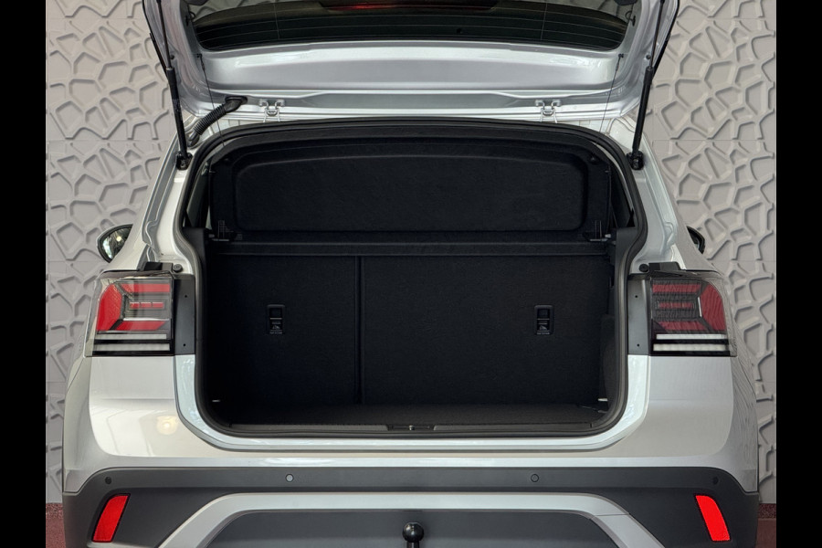 Volkswagen T-Cross 2.056KM! 116PK (18'' R-LINE LMV) AFN.TREKHAAK CAMERA VIR.COCKPIT STOELVERW. ADAP.CRUISE LMV CARPLAY 2025 "Volkswagen rijden begint bij Topautos.nl – 75 topmodellen direct op voorraad!"