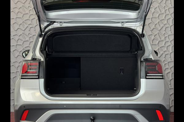 Volkswagen T-Cross 2.056KM! 116PK (18'' R-LINE LMV) AFN.TREKHAAK CAMERA VIR.COCKPIT STOELVERW. ADAP.CRUISE LMV CARPLAY 2025 "Volkswagen rijden begint bij Topautos.nl – 75 topmodellen direct op voorraad!"