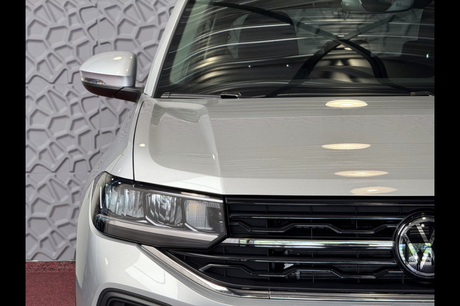 Volkswagen T-Cross 2.056KM! 116PK (18'' R-LINE LMV) AFN.TREKHAAK CAMERA VIR.COCKPIT STOELVERW. ADAP.CRUISE LMV CARPLAY 2025 "Volkswagen rijden begint bij Topautos.nl – 75 topmodellen direct op voorraad!"