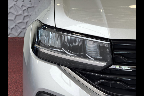 Volkswagen T-Cross 2.056KM! 116PK (18'' R-LINE LMV) AFN.TREKHAAK CAMERA VIR.COCKPIT STOELVERW. ADAP.CRUISE LMV CARPLAY 2025 "Volkswagen rijden begint bij Topautos.nl – 75 topmodellen direct op voorraad!"