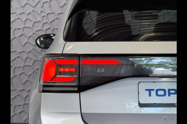 Volkswagen T-Cross 2.056KM! 116PK (18'' R-LINE LMV) AFN.TREKHAAK CAMERA VIR.COCKPIT STOELVERW. ADAP.CRUISE LMV CARPLAY 2025 "Volkswagen rijden begint bij Topautos.nl – 75 topmodellen direct op voorraad!"