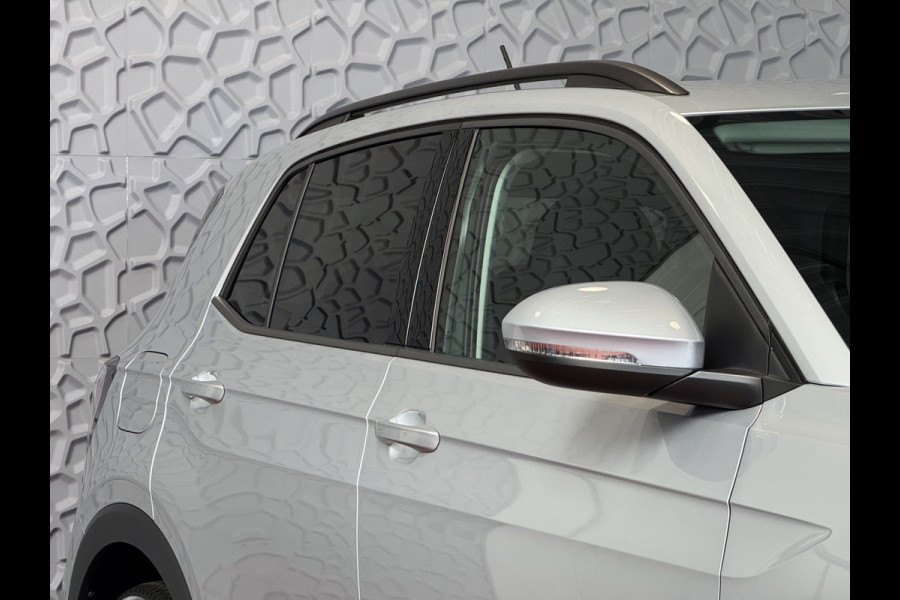 Volkswagen T-Cross 2.056KM! 116PK (18'' R-LINE LMV) AFN.TREKHAAK CAMERA VIR.COCKPIT STOELVERW. ADAP.CRUISE LMV CARPLAY 2025 "Volkswagen rijden begint bij Topautos.nl – 75 topmodellen direct op voorraad!"