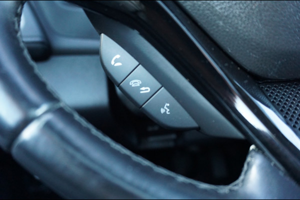 Honda HR-V 1.5 i-VTEC Executive TREKHAAK | PANO | NAVI