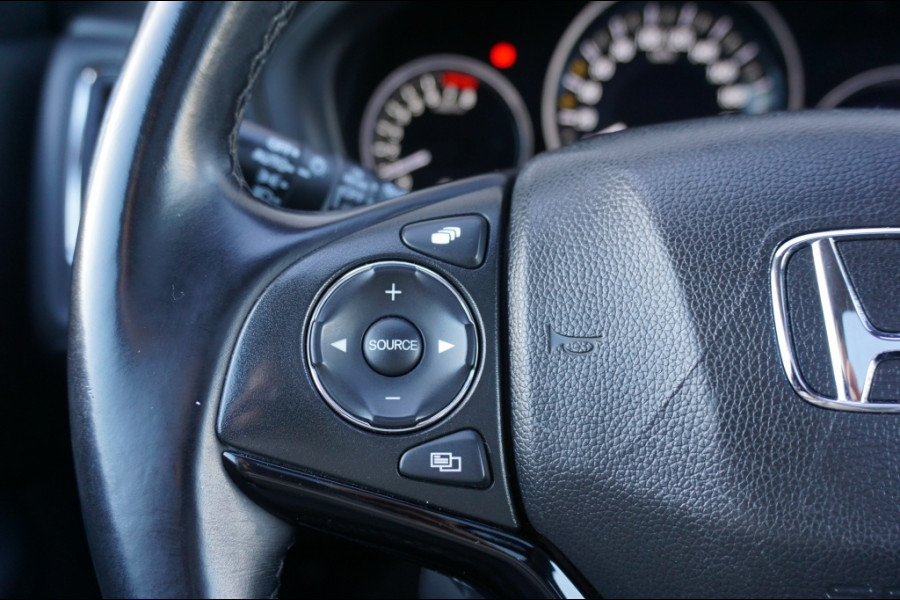 Honda HR-V 1.5 i-VTEC Executive TREKHAAK | PANO | NAVI