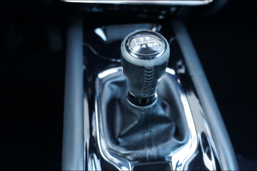 Honda HR-V 1.5 i-VTEC Executive TREKHAAK | PANO | NAVI