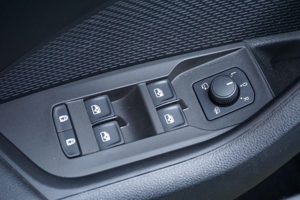 Škoda Octavia 1.0 TSI Sport Business/Trekhaak/17Inch.LMV/ Digitaal Dashboard.