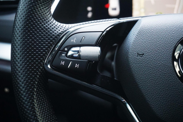 Škoda Octavia 1.0 TSI Sport Business/Trekhaak/17Inch.LMV/ Digitaal Dashboard.