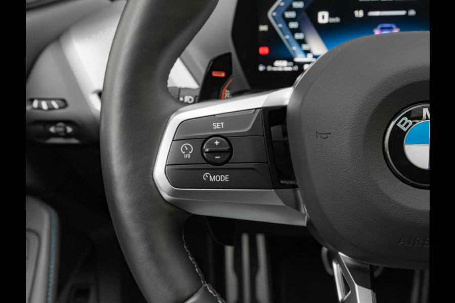 BMW 1-serie M135 xDrive - Pano - Memoryzetels - ACC - Stuurwiel Verwarmd - Head-up