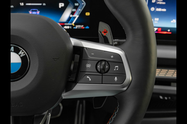 BMW 1-serie M135 xDrive - Pano - Memoryzetels - ACC - Stuurwiel Verwarmd - Head-up