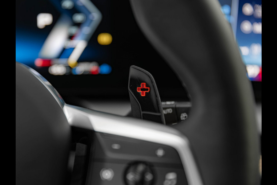 BMW 1-serie M135 xDrive - Pano - Memoryzetels - ACC - Stuurwiel Verwarmd - Head-up