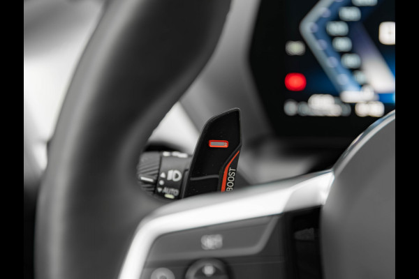 BMW 1-serie M135 xDrive - Pano - Memoryzetels - ACC - Stuurwiel Verwarmd - Head-up