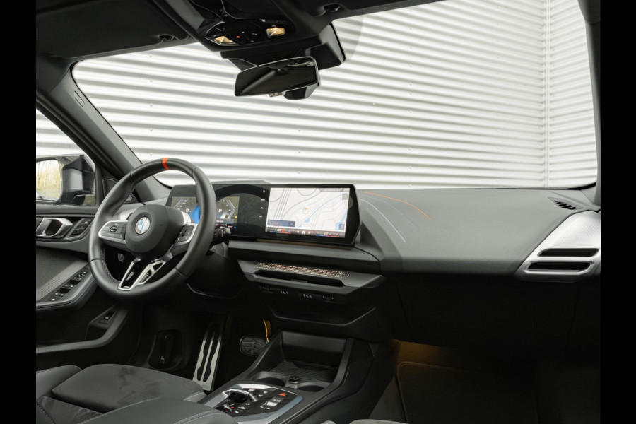 BMW 1-serie M135 xDrive - Pano - Memoryzetels - ACC - Stuurwiel Verwarmd - Head-up