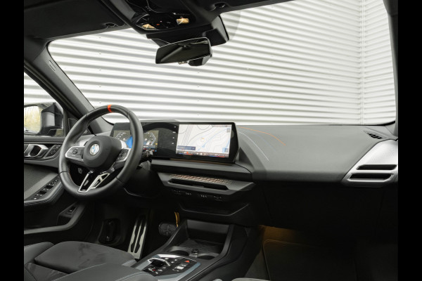 BMW 1-serie M135 xDrive - Pano - Memoryzetels - ACC - Stuurwiel Verwarmd - Head-up