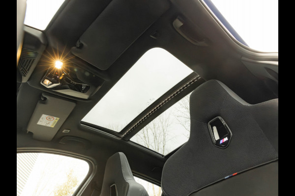 BMW 1-serie M135 xDrive - Pano - Memoryzetels - ACC - Stuurwiel Verwarmd - Head-up