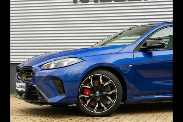 BMW 1-serie M135 xDrive - Pano - Memoryzetels - ACC - Stuurwiel Verwarmd - Head-up