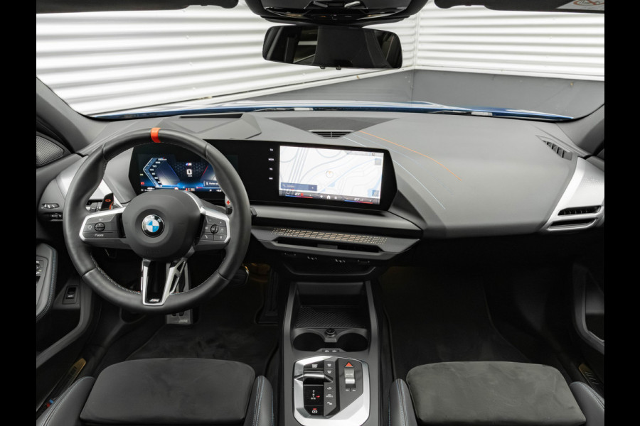 BMW 1-serie M135 xDrive - Pano - Memoryzetels - ACC - Stuurwiel Verwarmd - Head-up