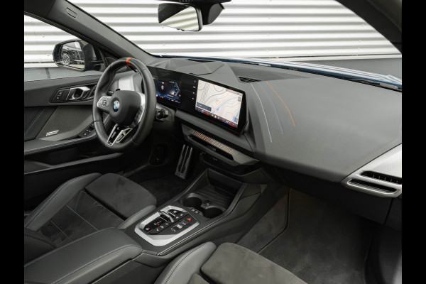BMW 1-serie M135 xDrive - Pano - Memoryzetels - ACC - Stuurwiel Verwarmd - Head-up