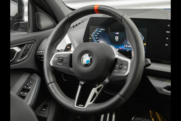 BMW 1-serie M135 xDrive - Pano - Memoryzetels - ACC - Stuurwiel Verwarmd - Head-up