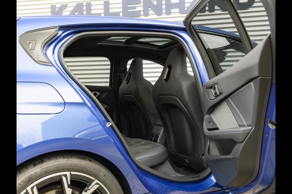 BMW 1-serie M135 xDrive - Pano - Memoryzetels - ACC - Stuurwiel Verwarmd - Head-up