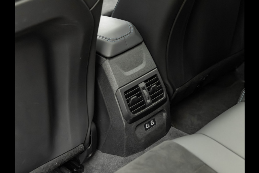 BMW 1-serie M135 xDrive - Pano - Memoryzetels - ACC - Stuurwiel Verwarmd - Head-up